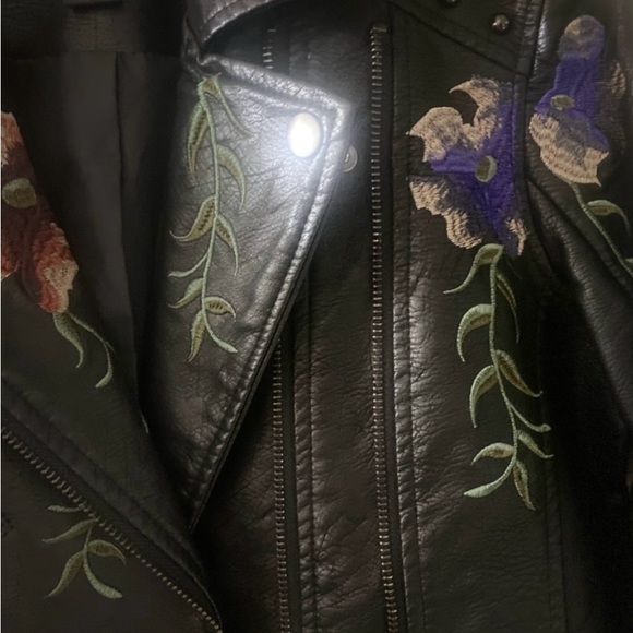 🌺GREAT CONDITION Colleen Lopez |Faux Leather Jacket | Size: XS | Black/Floral - Picture 5 of 14